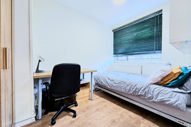 Room to rent in Compton Close, London