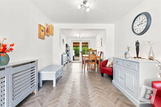 4, Rose Glen, Essex photo 4
