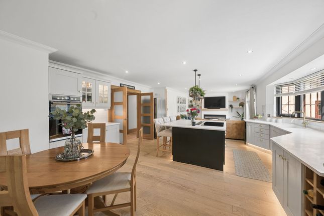 6 Riverbank Court, East Whitburn photo 4