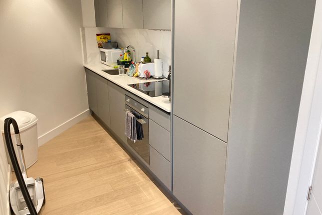 Flat to rent in Very Near New Horizons Area, Brentford