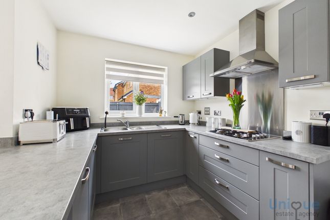104, Sanderling Way, Wesham photo 4