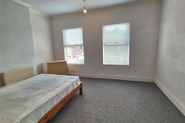 41, Queensland Avenue, Coventry photo 5