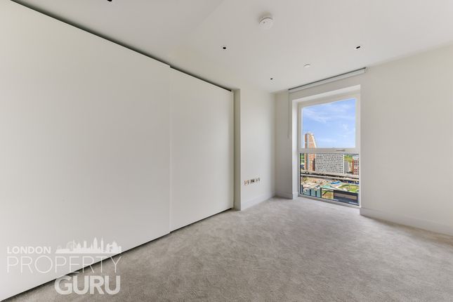 Flat for sale in White City Living, London
