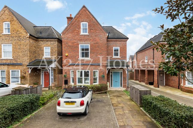 5-bed other on 29 Barron's, Barrons Chase, Richmond, £2,590,000