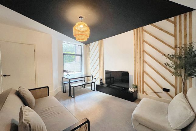7 Trafford Road, Manchester photo 4