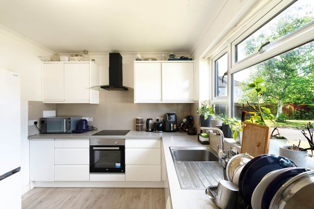 4, Rushey Close, New Malden photo 3