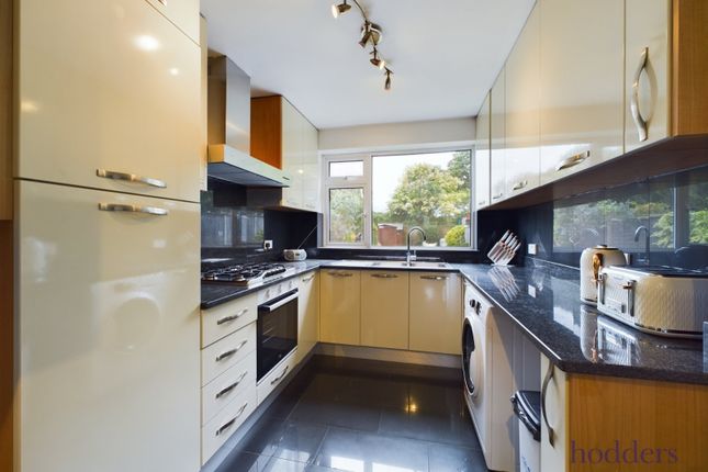 Room 4, 85, Simplemarsh Road, Surrey photo 4