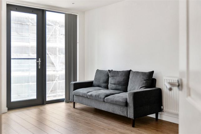 Kingfisher Heights, London photo 3