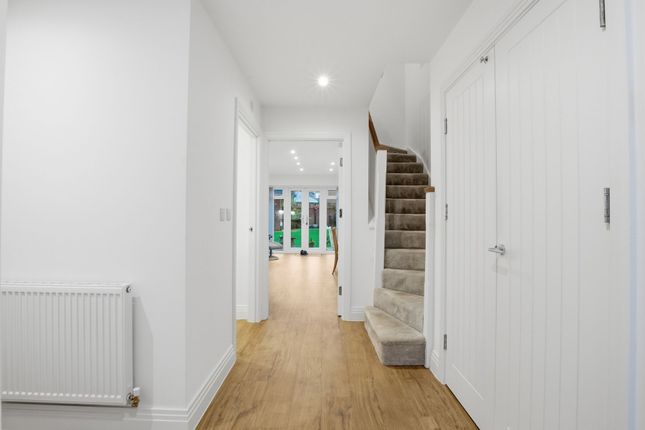 173 Barrosa Way, Milton Keynes photo 4