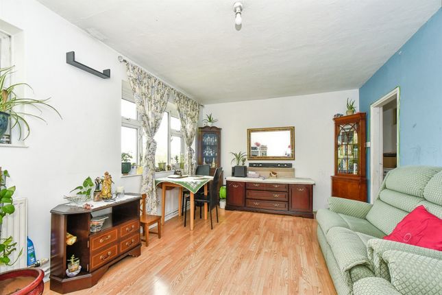 2-bed flat on 12, Somerville Road, Swindon, £90,000