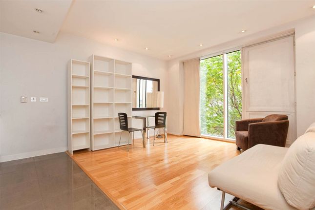 Studio flat on 37, Cubitt Building, Gatliff Road, £300,000