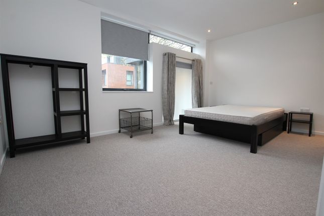 Flat to rent in Castle Boulevard, Nottingham