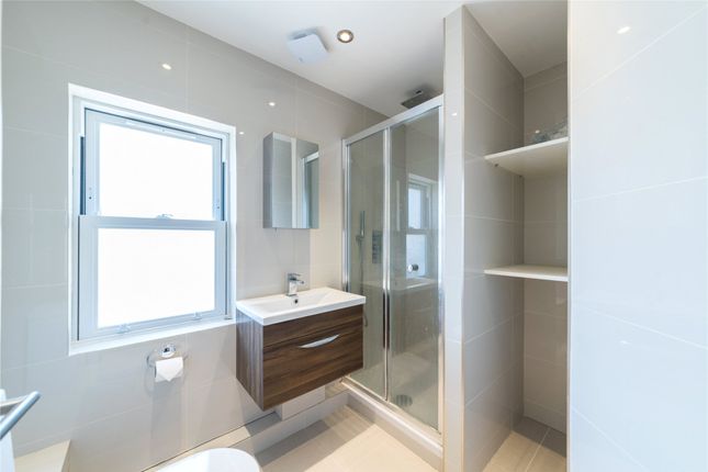 Oakem House, Flat 2, Heather Place, Surrey photo 3