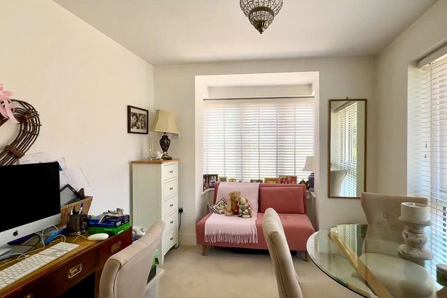 3, Magnolia Drive, Cranleigh photo 4