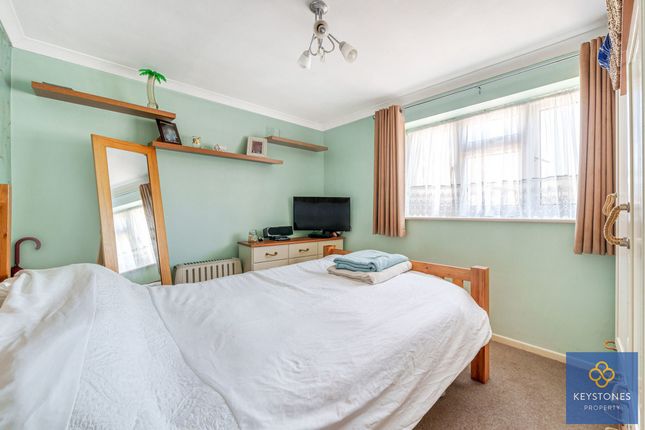 End terrace house for sale in Chigwell View, Collier Row