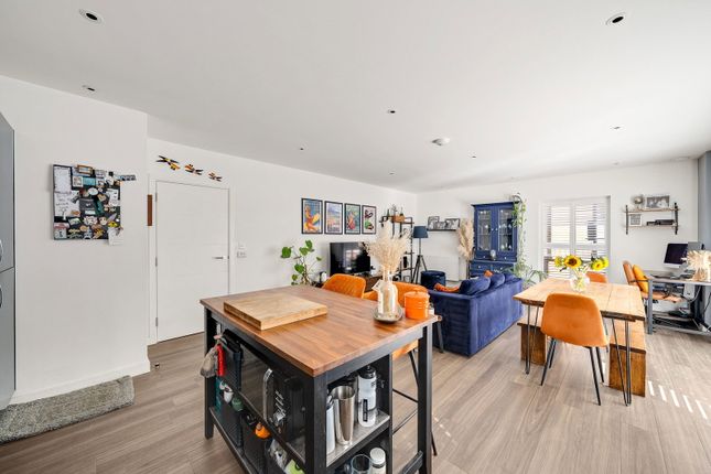 Augustine Court,5, Brumwell Avenue, London photo 4