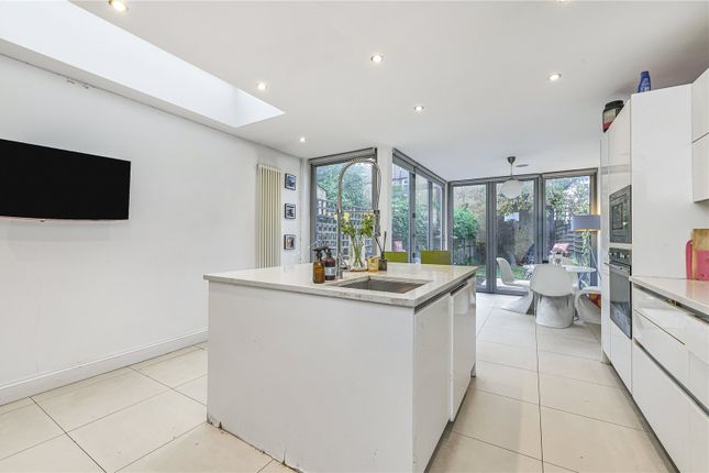 141, Hydethorpe Road, London photo 3