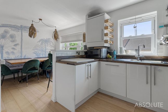 37, Darwin Crescent, Torquay, TQ2 photo 4