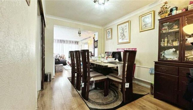 2, Forris Avenue, Hayes photo 4