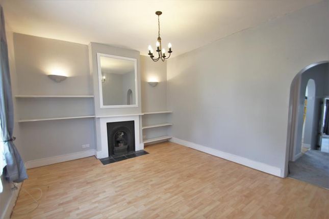 Flat 2 216, Station Road, Addlestone photo 5