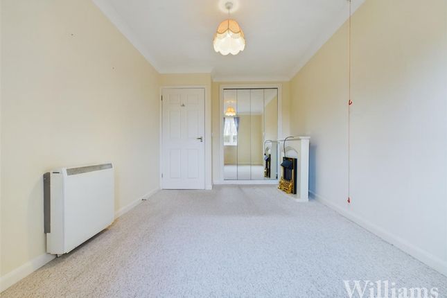 38 Florence Court Willow Road, Aylesbury photo 3
