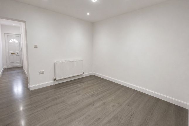 4, Beaconsfield Place, Surrey photo 3
