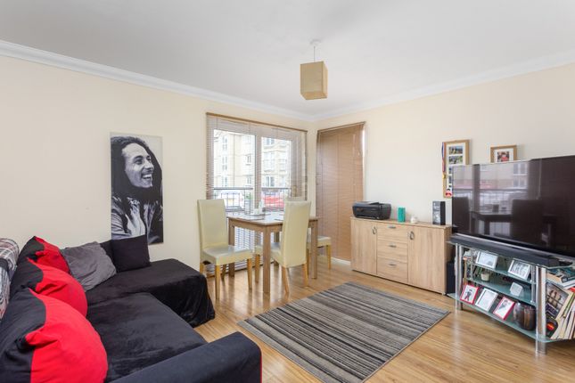 Flat for sale in Newlands Court, Bathgate