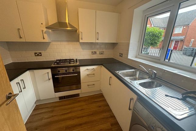 3, Great Lakes Close, Manchester photo 3
