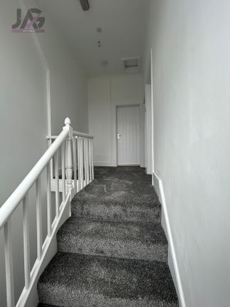 Flat 2, Llanelli photo 3