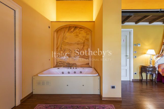 Country house for sale in Via San Piero, Montecarlo, Toscana