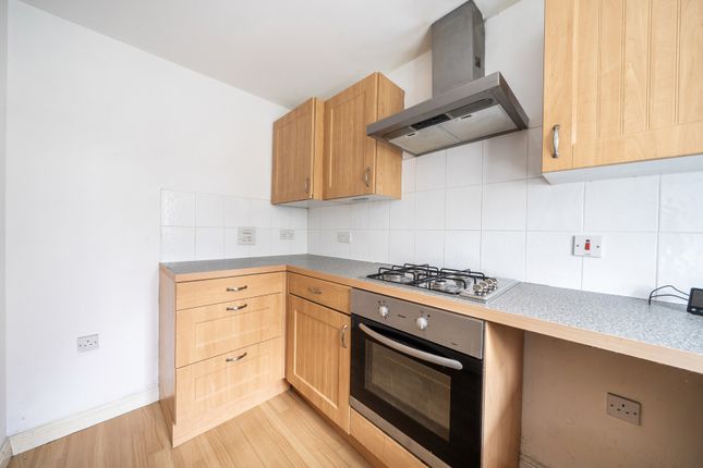 24, Highwood Drive, STROUD photo 4