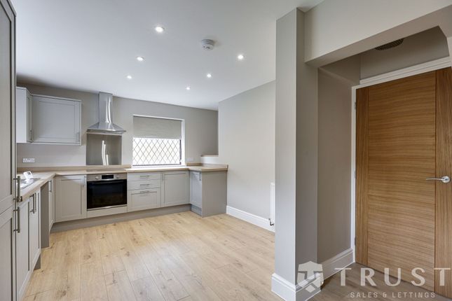 32 Smallwood Road, Dewsbury photo 4