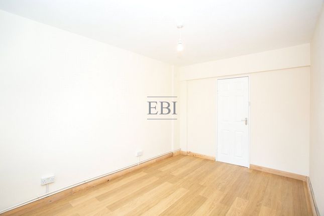 Flat for sale in President House, King Square, London