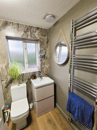 28, Llwyn Cyfarthwch, Llanelli photo 3