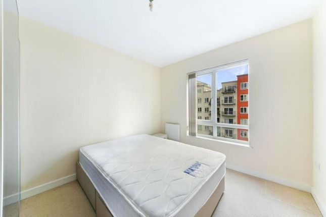 Flat 46, Bantam House, 6, Heritage Avenue, London photo 4