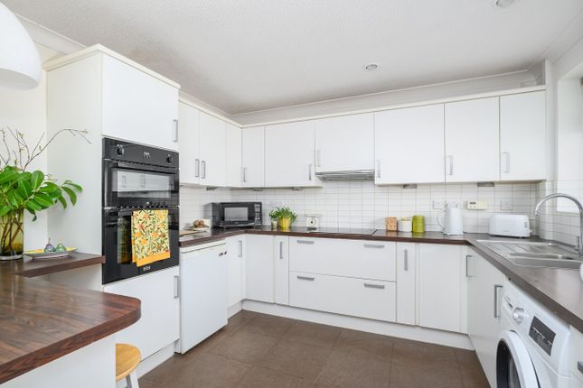 49, Conyers Close, Hersham Village photo 3