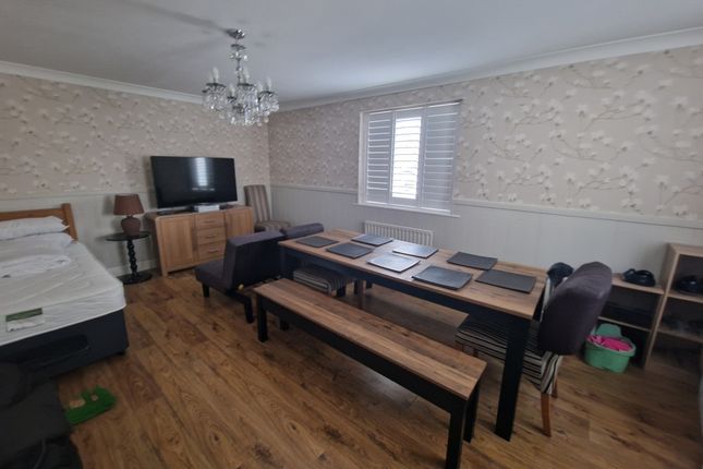21 Biddlesden Road, Yeovil photo 2