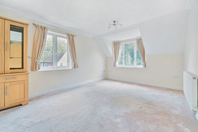 Flat 10, Yew Trees,, Lower Lane, Southampton photo 3