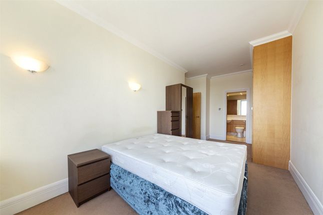 Flat for sale in Whitehouse Apartments, 9 Belvedere Road, London