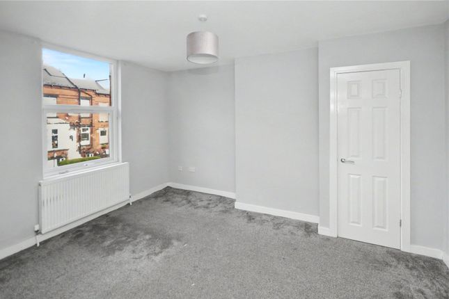 35, Woodview Road, West Yorkshire photo 4