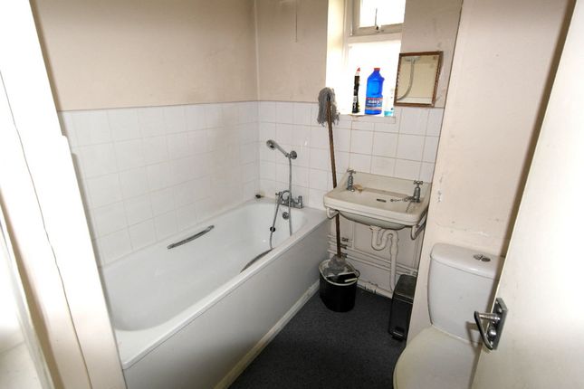 41, Broxburn Drive, South Ockendon photo 3