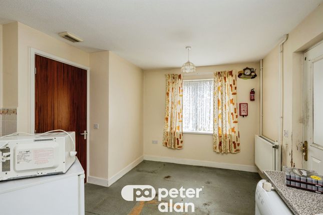 18, Heol Heddwch, Neath photo 4