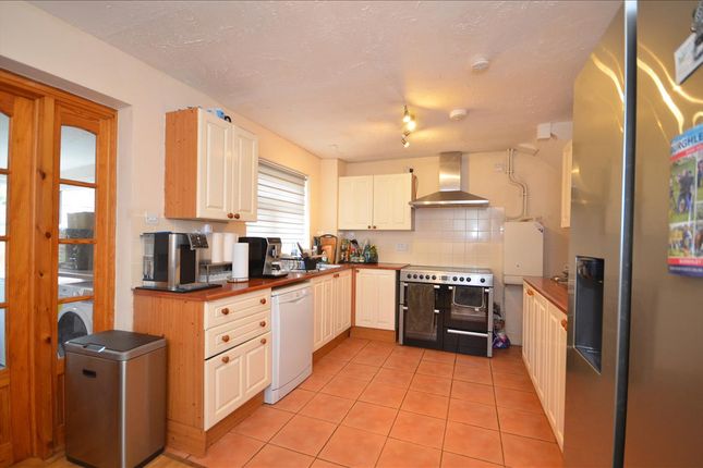 10, Bates Avenue, Risngstead photo 4