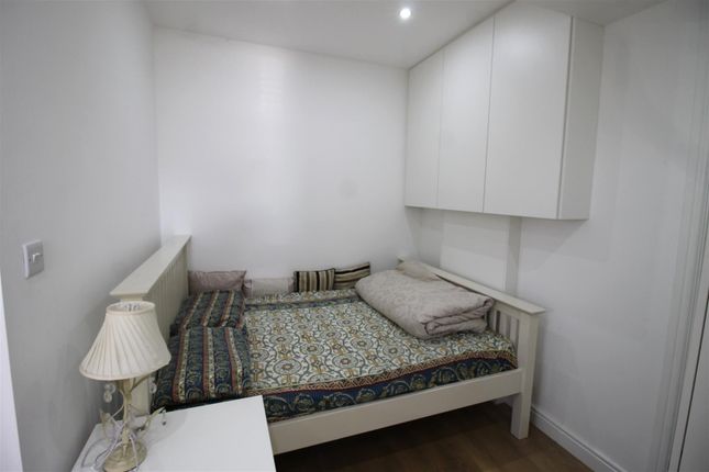 Annexe, 14, Gladstone Rise, High Wycombe photo 5