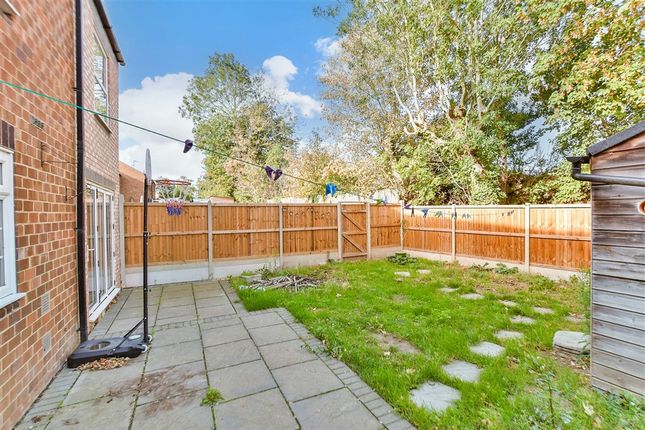 Goldfinch Close, Faversham photo 2