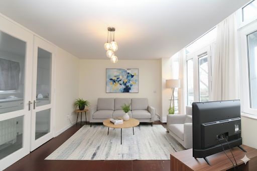 1-bed flat on 51 Loats Road, London, £325,000
