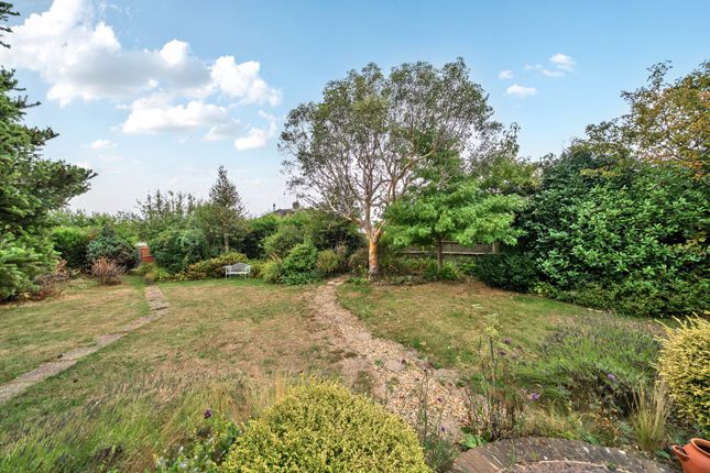 56, Woodside Road, Surrey photo 2