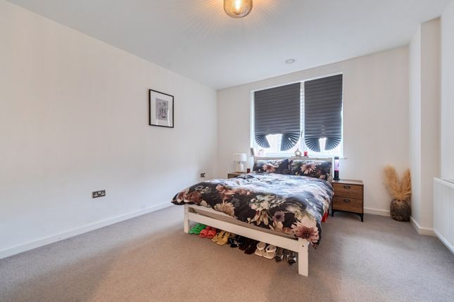 17 Medawar Drive, London photo 2