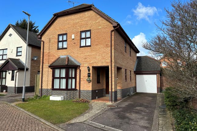 Detached house for sale in Broadacres, Luton