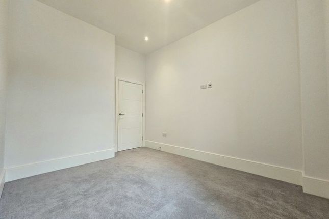 Flat 2 Beaufort Court, 31 Russell Hill, Purley photo 4